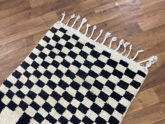 Image 1 of Alfombra bereber tradicional tejida a mano, tamaño 140 x 260 cm.