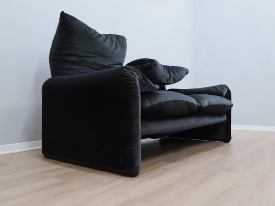 Image 1 of Divano Maralunga a 2 posti in velluto a righe Cassina anni '80