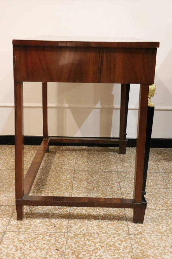 Image 1 of Escritorio antiguo de nogal, Italia Principios del siglo XIX