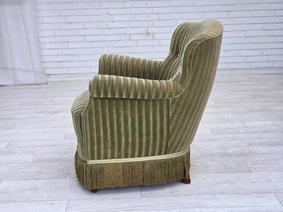 Image 1 of Dänischer Sessel aus den 1960er Jahren, originaler gestreifter Möbelveloursbezug, Beine aus Buchenholz.