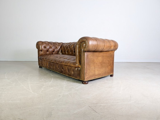 Image 1 of Originele handgemaakte Chesterfield-bank, Engeland 1920, leer, antiek