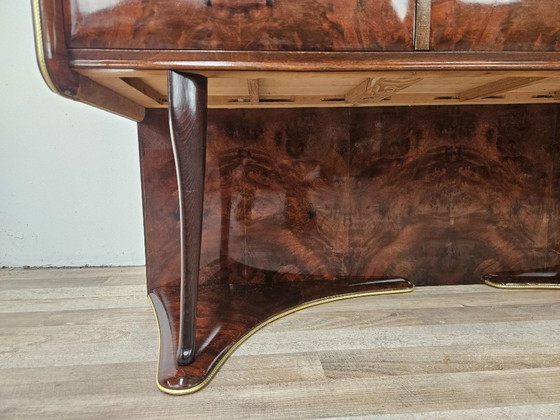 Image 1 of Tocador de madera de raíz con estante doble de cristal.