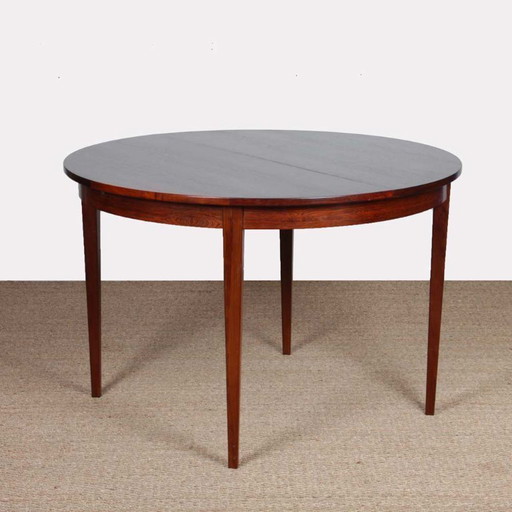 Rio rosewood round extendable dining table, 1960