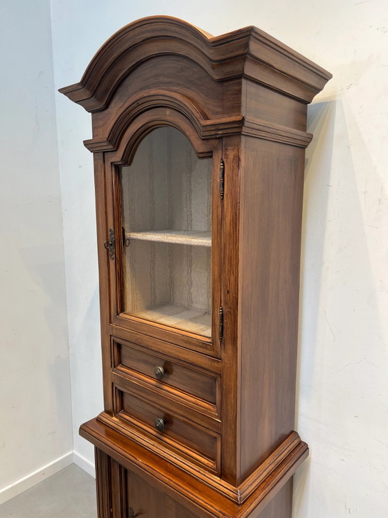 Armario antiguo de madera con tapa de vitrina. – Glass (photo 3 of 6)