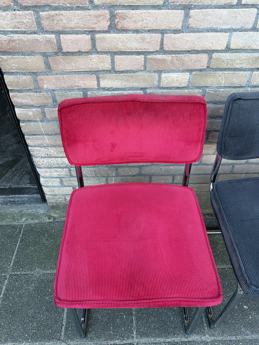 4 chaises en tissu côtelé avec structure tubulaire chromée