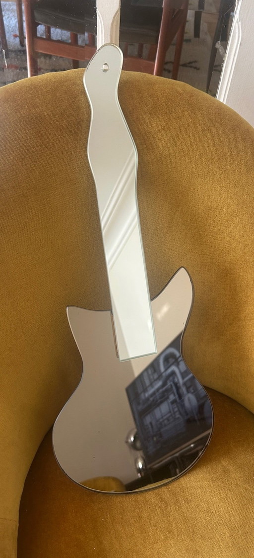 Gitaarspiegel uit de jaren 70