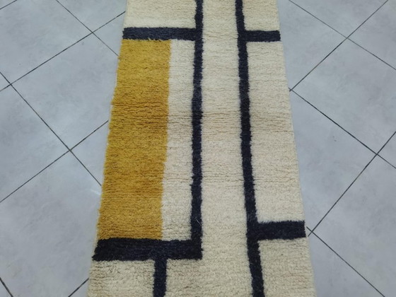 Image 1 of Tapis marocain traditionnel en laine 350cmx100cm