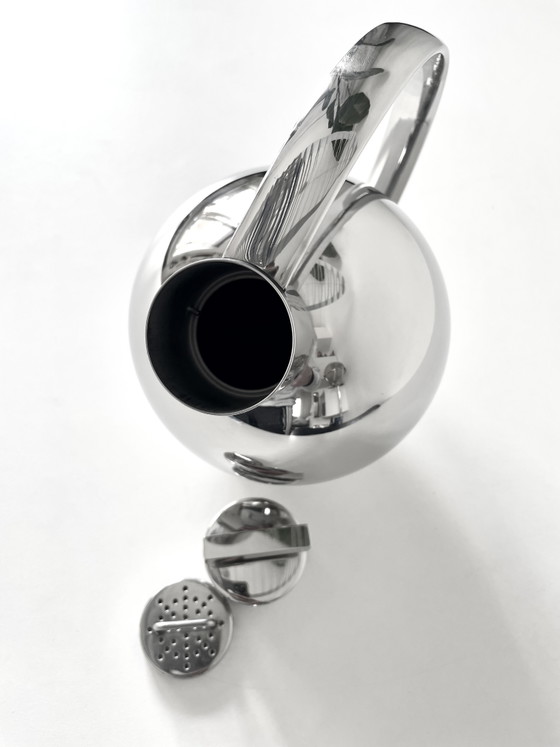 Alessi Cocktail Shaker by Sylvia Stave – Bar carts, rvs (photo 6 of 7)