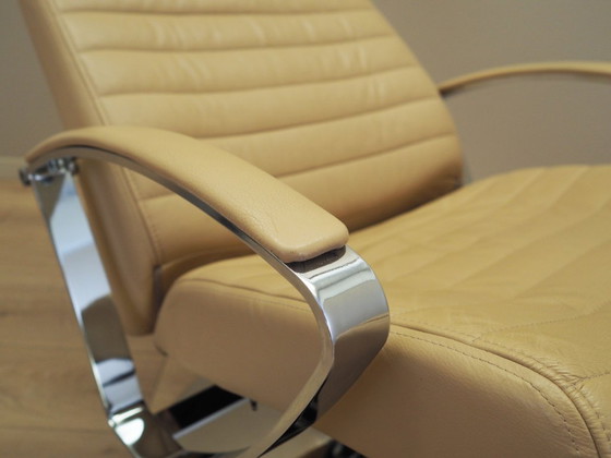 Image 1 of Conjunto de sillón y taburete Lounge, diseño danés, años 70, fabricación: BoConcept