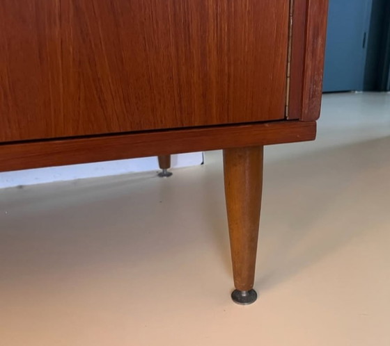 Image 1 of Kledingkast uit het midden van de 20e eeuw (Berner Huwil)