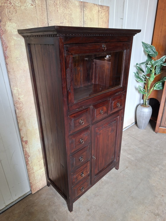 Colonial teak display cabinet, chest of drawers, china cabinet, dimensions 87x46cm and 157cm high. – Glass (photo 3 of 5)