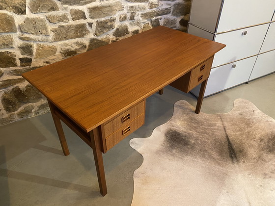 Image 1 of Vintage teakhouten bureau van Tibergaard