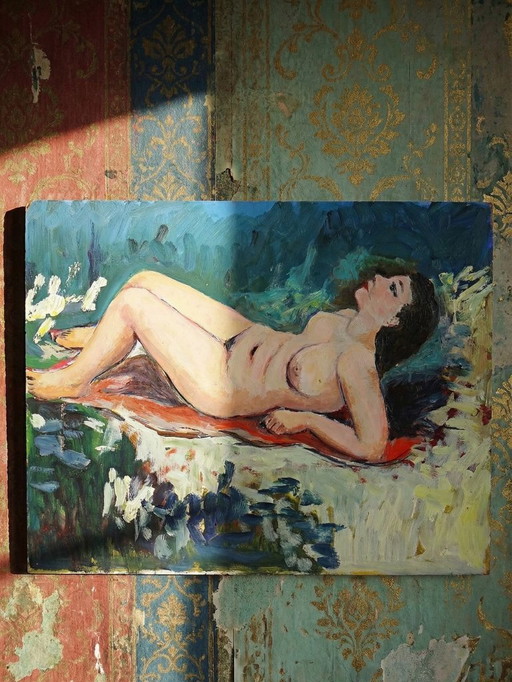 Small painting of a reclining nude woman, modern oil on vintage panel