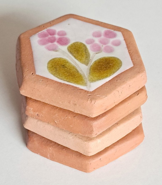 Image 1 of Roger Capron,  69 zeshoektegeltjes decor en uni