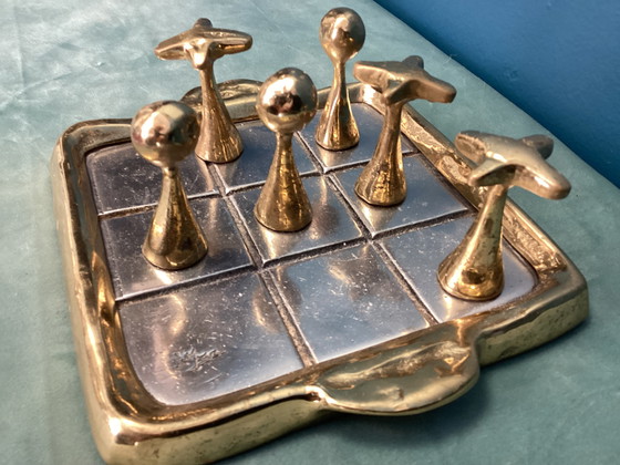 Image 1 of David Marshalls Tic-Tac-Toe-Spiel. Brutalistisches Design