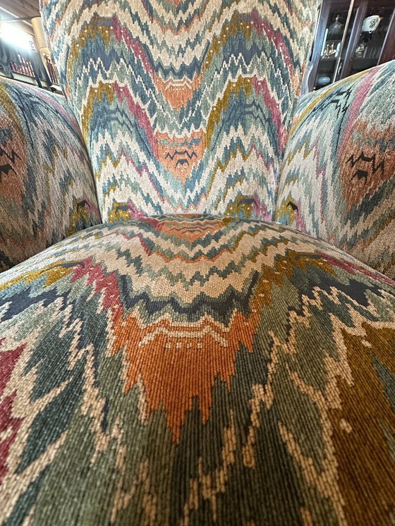 Image 1 of Sillones y otomanas Donghia - Retapizados con un colorido patrón de chevron