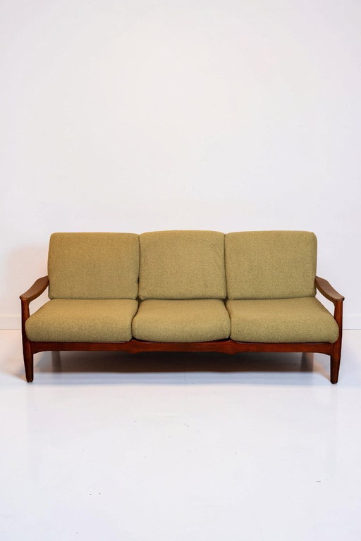 Canapé 3 places vintage danois en teck avec un nouveau revêtement en bouclé vert mousse