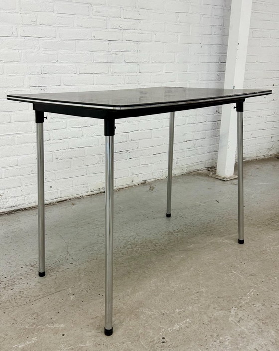 Image 1 of Table vintage en Formica avec chaises