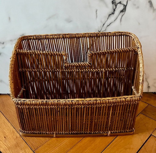 Revistero vintage de ratán