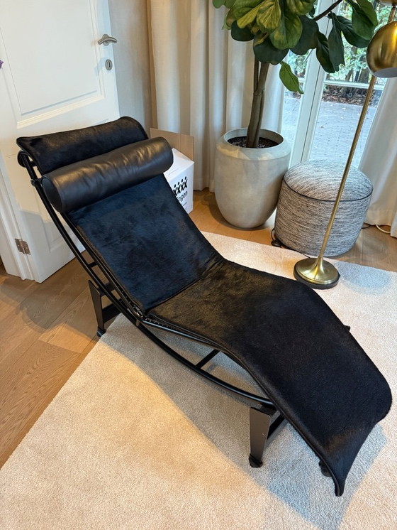 Image 1 of Chaise longue Cassina noire avec crin de cheval