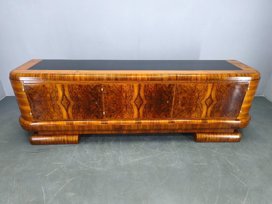 Image 1 of Art Deco dressoir van walnotenhout, Tsjechoslowakije, jaren 1930