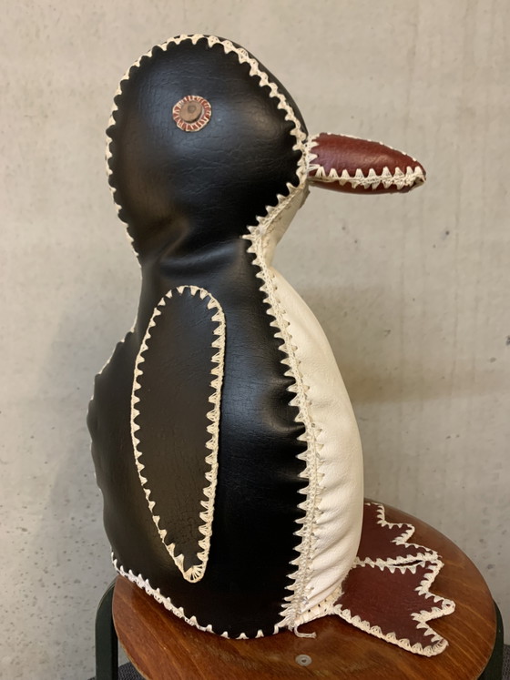 Image 1 of Kunst - nijverheid , Pinguïn, decoratief of als deurstopper. In de stijl van Dimitri  Omersa.