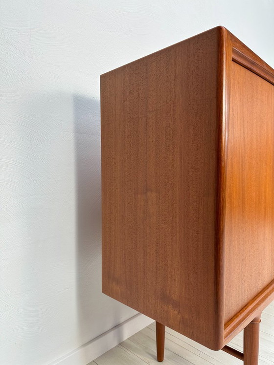 Image 1 of Dänisches Teak-Highboard aus den 1960er Jahren von Axel Christensen für ACO Møbler – Mid-Century-Schrank mit Schiebetüren