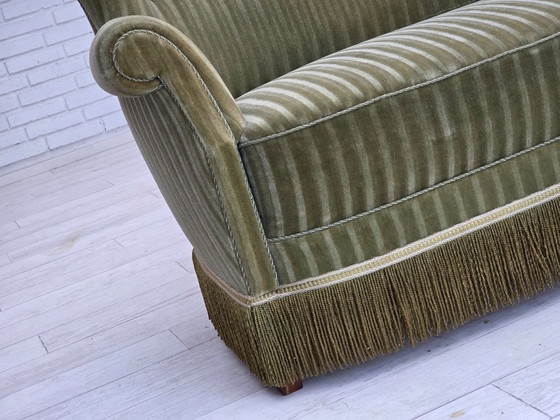 Image 1 of Jaren 60, Deense 2-zitsbank, origineel meubelvelours, beukenhout.