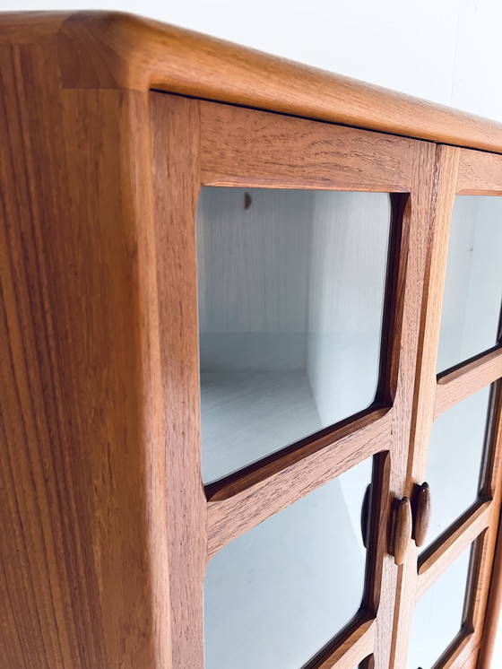 Image 1 of Vitrine d'angle vintage en teck, Dyrlund '70s