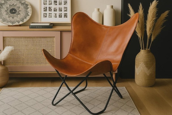 Image 1 of Silla mariposa de cuero hecha a mano, asiento de salón moderno de mediados de siglo, silla de hombro beige