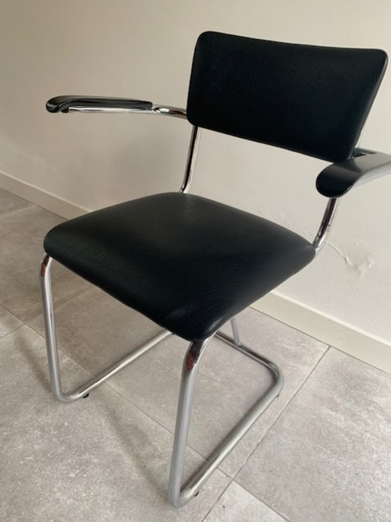 Sedia a slitta con braccioli, nera, Sedie da pranzo, Cromo, Metallo, Nero, Bauhaus (foto 3 di 5)