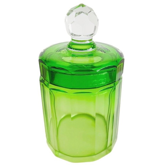 Image 1 of Boîte à poudre ancienne Art Déco en cristal facetté vert Baccarat années 1930