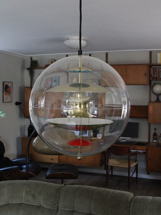 Verner Panton VP Globe Ø40 cm brass, new in original box – Pendant lamps, Plexiglass (photo 3 of 9)