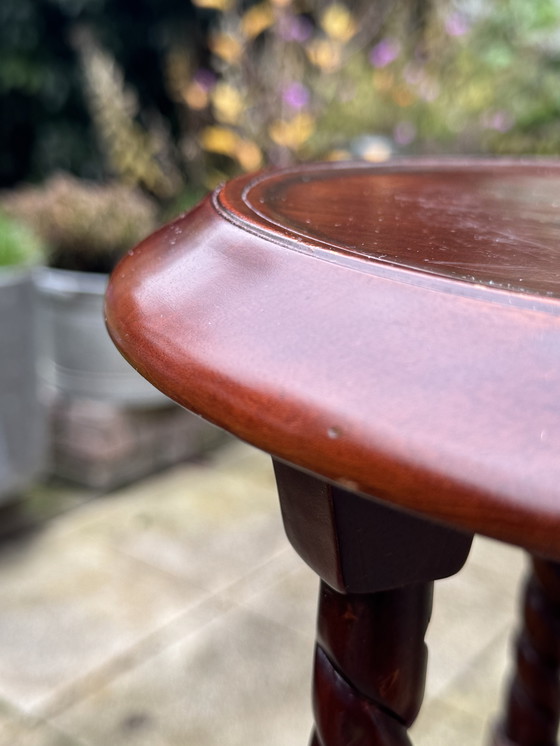 Image 1 of Table d'appoint en teck fin – une sculpture fonctionnelle