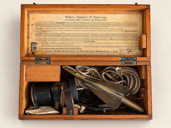 Walker’s Excelsior IV Antique Nautical Log in Original Wooden Box – Thomas Walker, Decorative Objects, Bronze (photo 7 of 9)