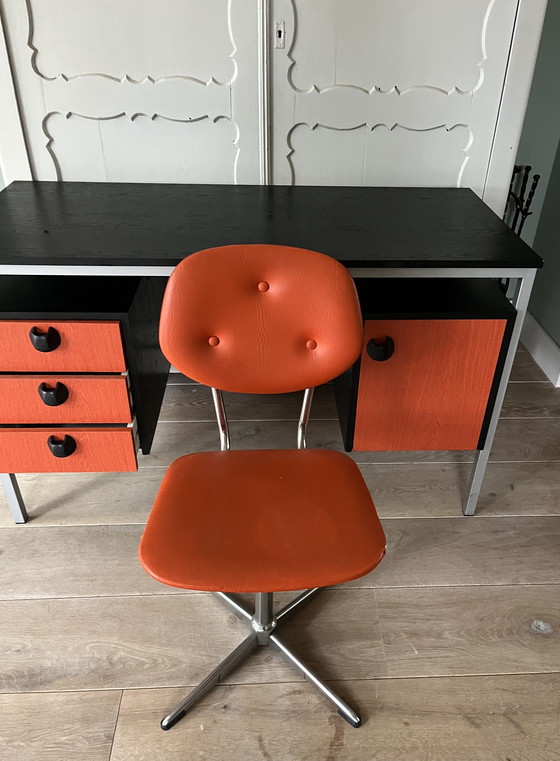 Image 1 of Escritorio con silla años 60 naranja retro
