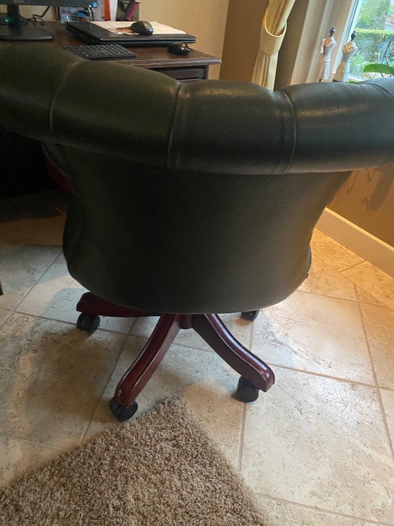 Image 1 of Poltrona direzionale Chesterfield antica