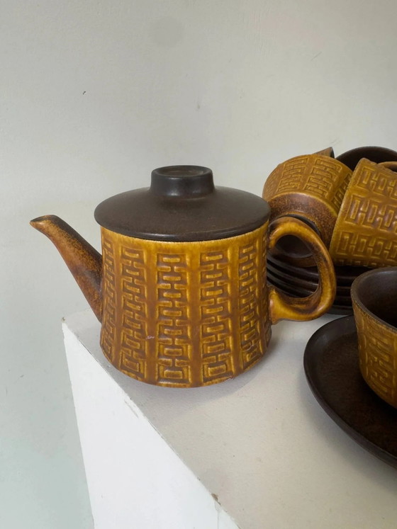 Ceramano Teeservice "Epsilon" aus den 1960er Jahren mit erhabenem geometrischem Muster. – Küchenzubehör (photo 3 of 12)