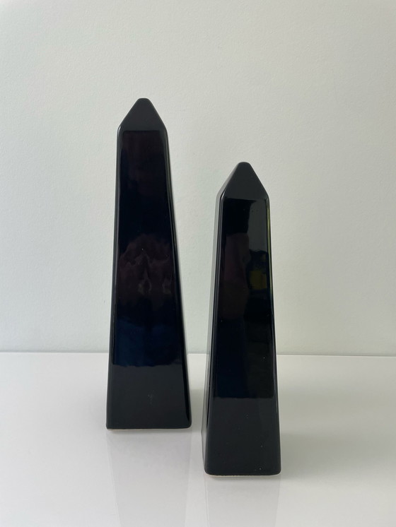 Image 1 of 1980er Jahre Satz von zwei Keramik-Obelisken, Memphis-Stil
