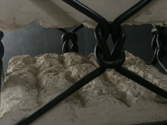 Image 1 of Travertin en ijzeren sokkeltafel met "gebroken" ontwerp