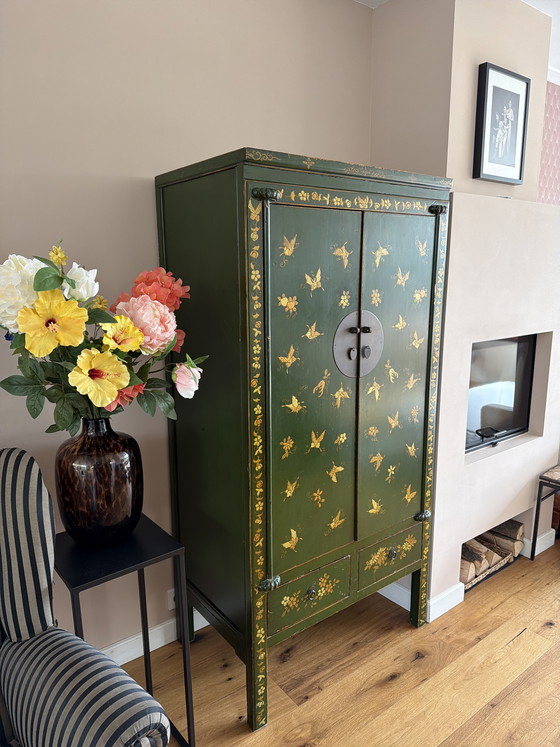 Image 1 of Chinese bruidskast groen met goudkleurige vlinders en bloemen