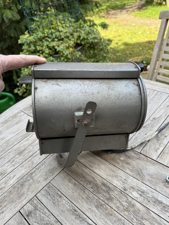 Image 1 of 💡 Lampadaire industriel chargé d'histoire | La précision suisse rencontre l'éclairage scénique néerlandais