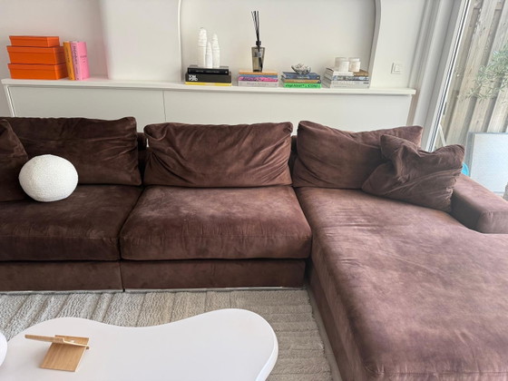Geräumiges Ecksofa aus schokoladenbraunem Samt mit Chaiselongue – 3-5 Sitzer Sofas, Velvet, Plastic (photo 5 of 10)