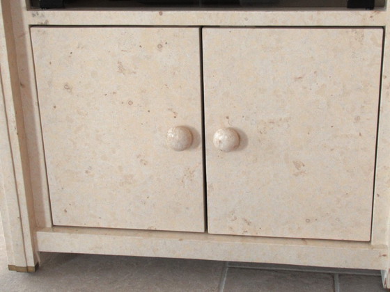 Image 1 of TV-kast / kast in fossielsteen met glazen blad