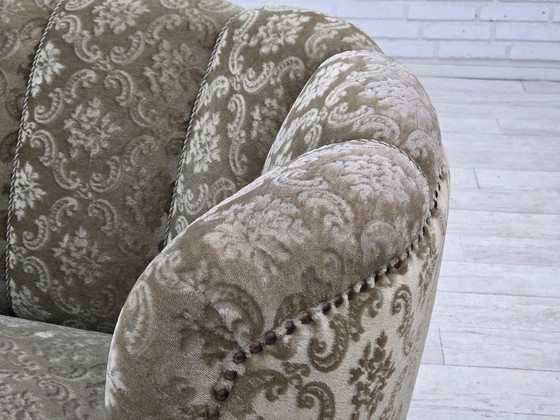 Image 1 of Sofá curvo danés de 2 plazas de los años 60, tapizado en terciopelo verde claro.