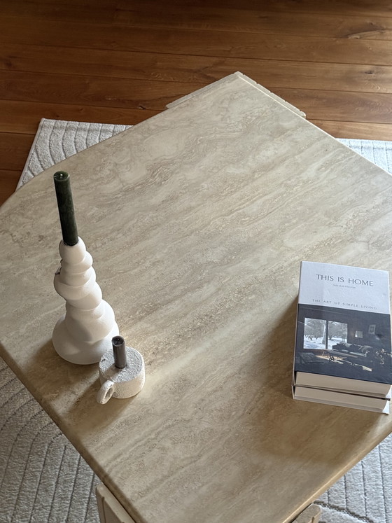 Image 1 of Splendido tavolino da caffè originale in travertino di Angelo Mangiarotti.