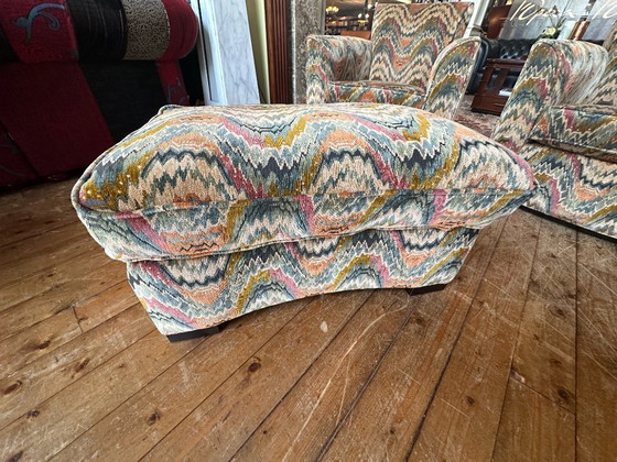 Image 1 of Sillones y otomanas Donghia - Retapizados con un colorido patrón de chevron