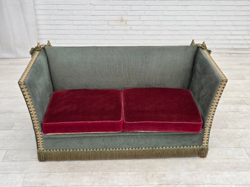 Canapé danois 2 places à accoudoirs rabattables, style « espagnol », années 1970, en velours vert et rouge.