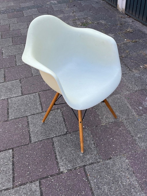 Vitra Dar