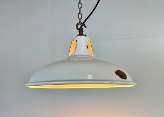 Image 1 of Industriële witte geëmailleerde fabriekshanglamp van Thorlux, jaren 60